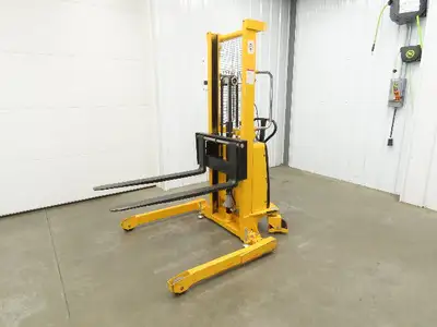 Used ULINE _UNKNOWN_ Pallet Lifters Indiana US | Arrow Industrial #1366960