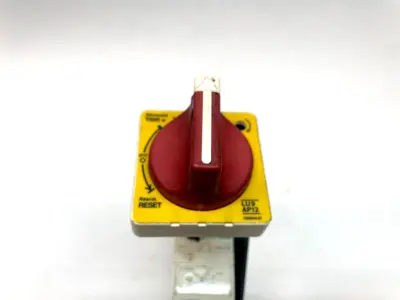 Used SCHNEIDER ELECTRIC MOTOR STARTER CONTROL UNIT, BASE, HANDLE Starters Michigan US | Maverick Industrial Sales #1091858