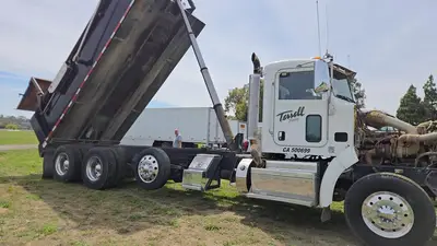 USED 2012 PETERBILT 386