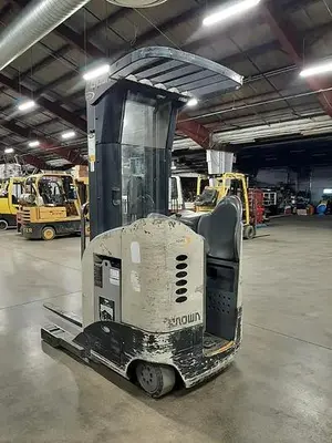 USED 2006 CROWN RR5210-35