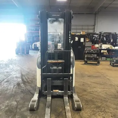 USED 2016 CROWN RR5725-45