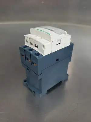 Schneider Electric LC1D12BD AC Contactor, 10HP, 24VDC. 4E-38