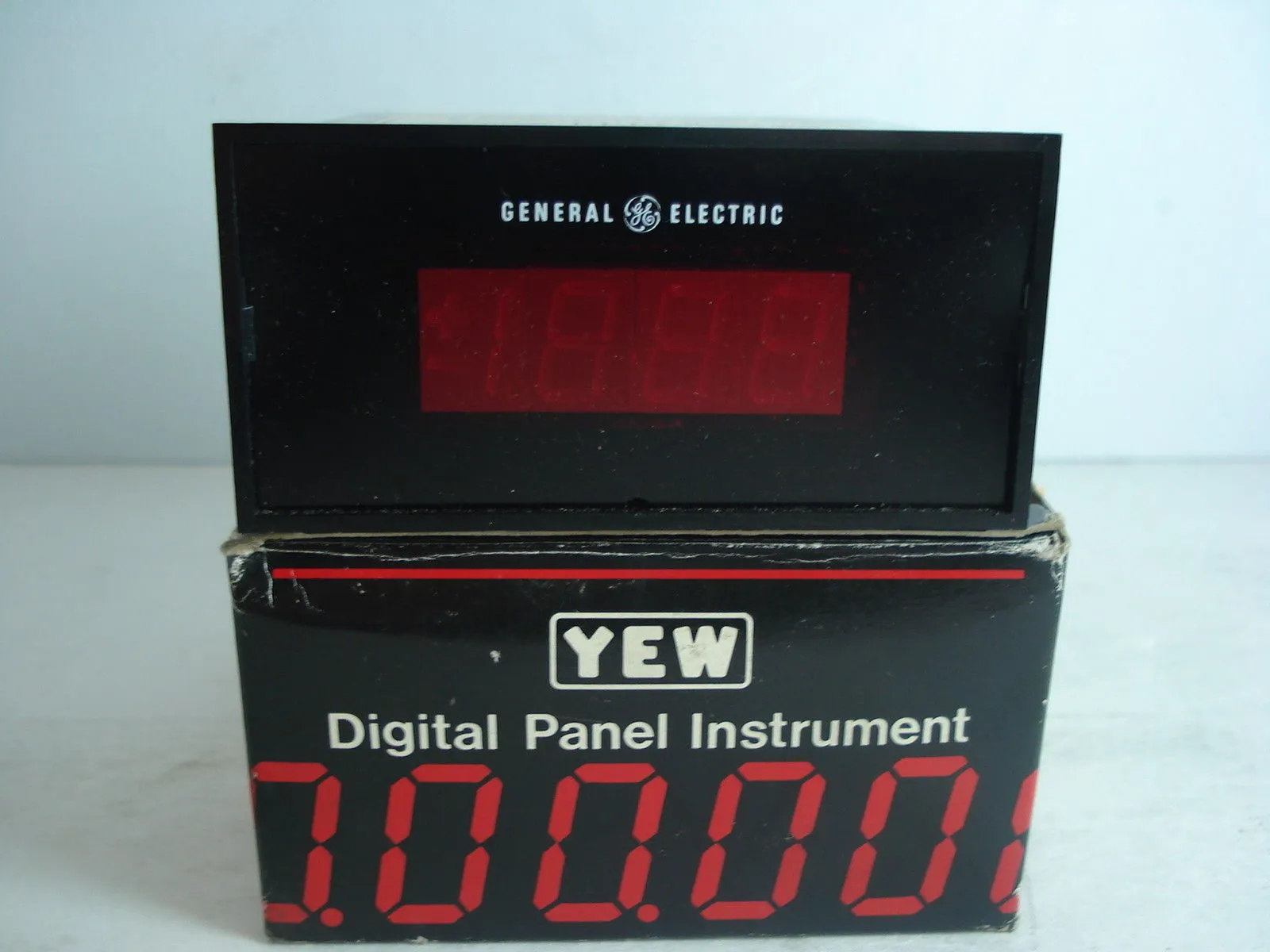 NEW GENERAL ELECTRIC YEW 800 SERIES DIGITAL PANEL INSTRUMENT 831101AAZZ7