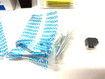 E3JM-10L-NN | Omron  Through-Beam Photoelectric Switch Sending Unit 24-240VAC - New Other