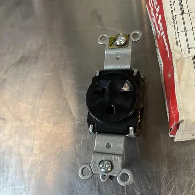 New | in-Stock PASS & SEYMOUR 5871-BK Miscellaneous Equipment (Electrical & Power) Ohio US | Surplus Asset Holdings #1485606