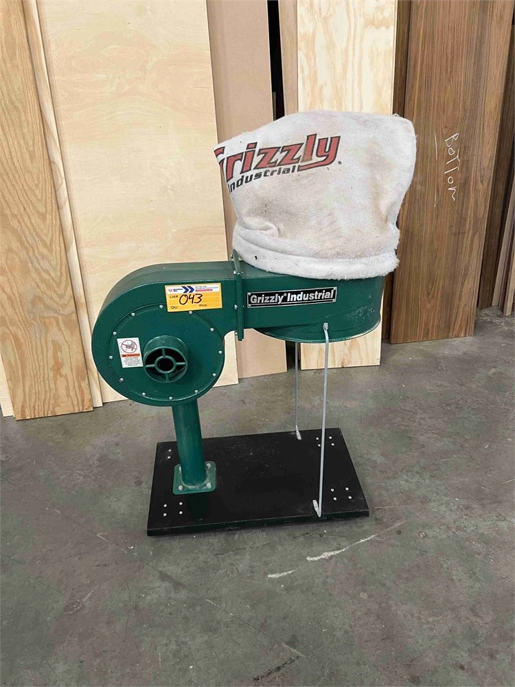 Used GRIZZLY _UNKNOWN_ Dust Collectors California US | MachineryMax #1762960