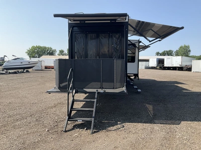 Used 2018 MOMENTUM 395M Campers, Caravans, Motorhomes Michigan US | Miedema Asset Management Group #1334425