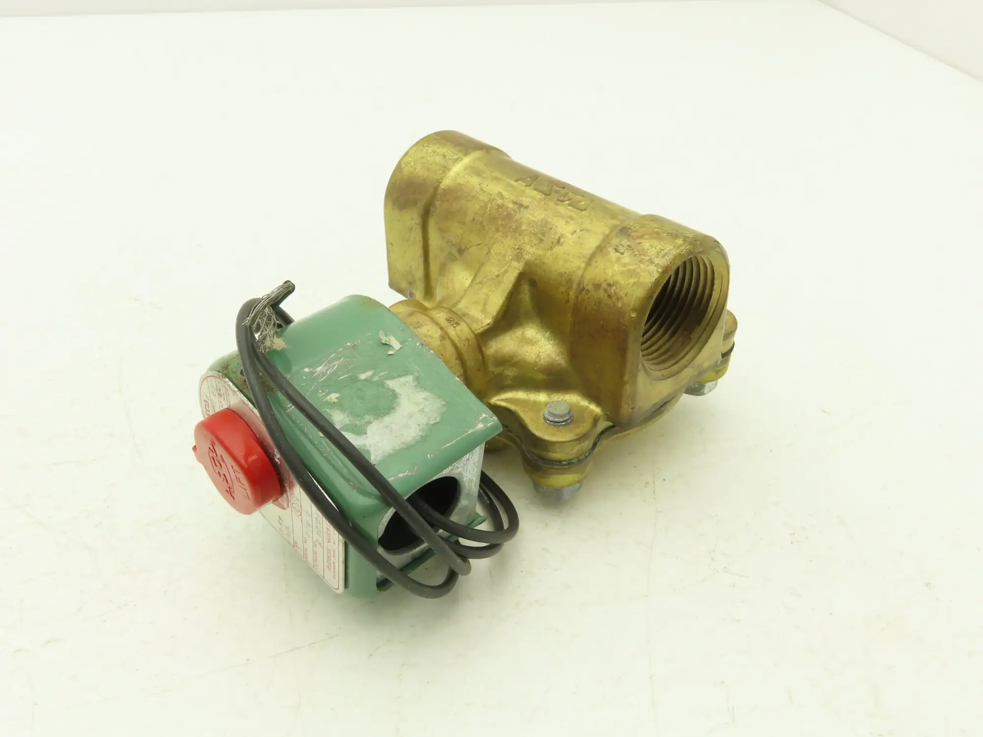 Asco 8210D4 Brass Solenoid Valve 2-Way NC 150 PSI 1" NPT Dry Air 120V 10.5 W