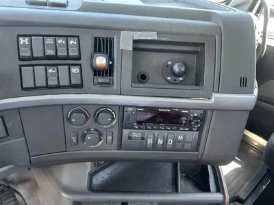 Used 2022 VOLVO VNR64T300 Conventional trucks California US | Ben Kaplan Equipment #1284794