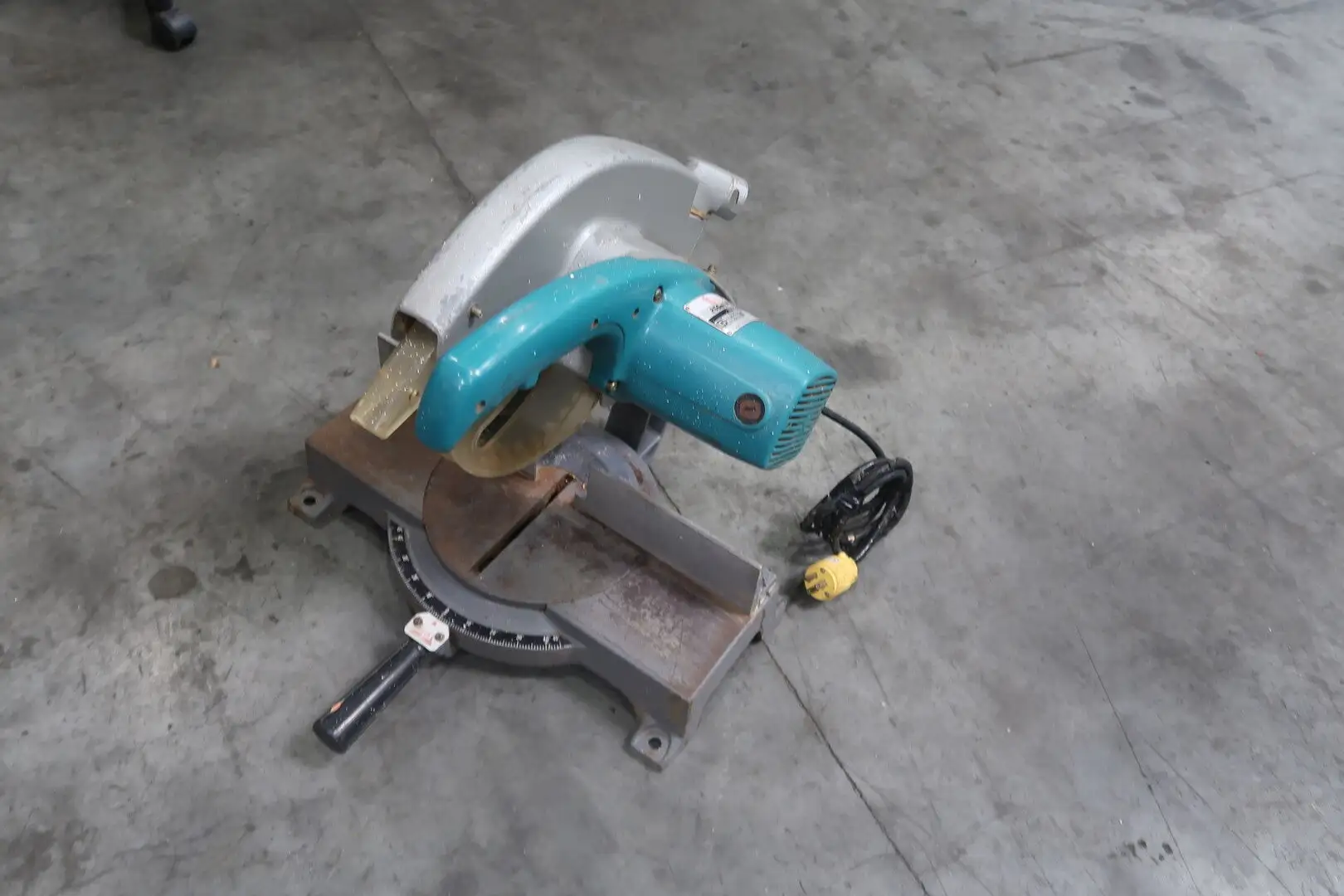 USED MAKITA 2401B