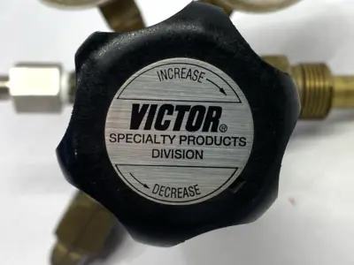 USED VICTOR COMPRESSED GAS REGULATOR 1/4" NPT