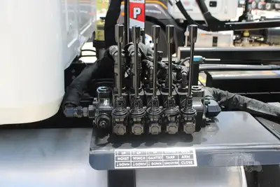 New | in-Stock 2027 MACK MD7 Rolloff Trucks Texas US | Roll Off Truck World #1491920