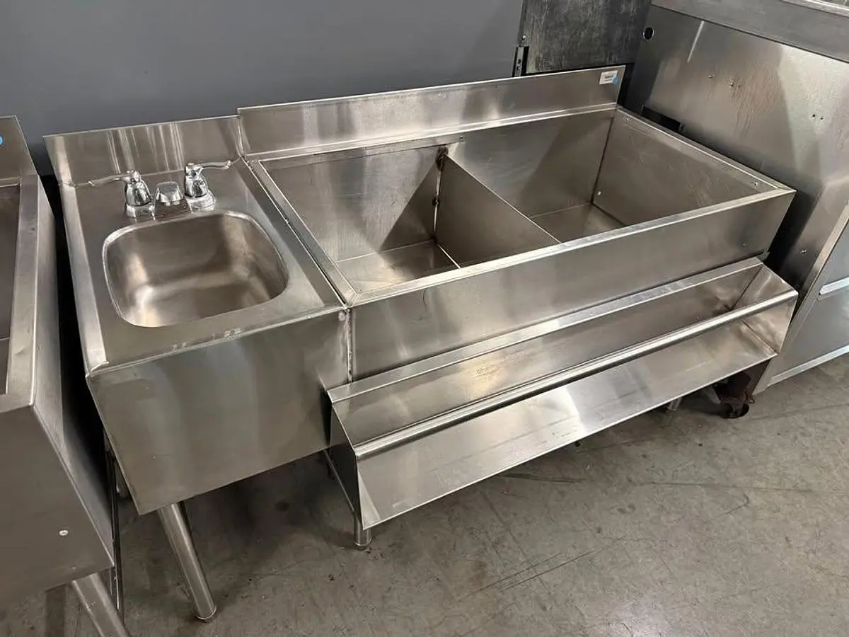 Custom cocktail sink with speed rail