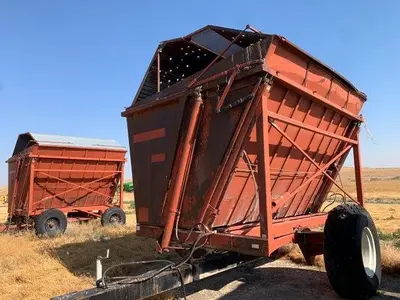 USED RICHARDTON 700