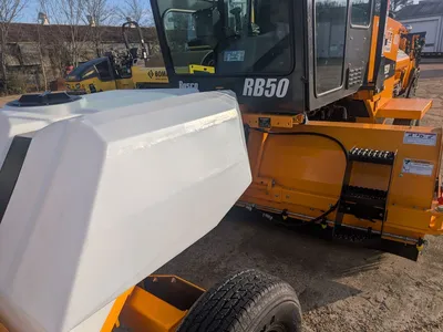 2026 LEEBOY RB50 Broom - Self Propelled | Mid South Machinery (4)
