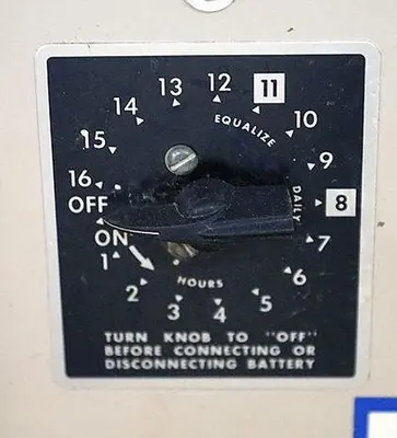 USED IBCI 06R0480K1A, SPEC-8605,12 VOLT BATTERY CHARGER
