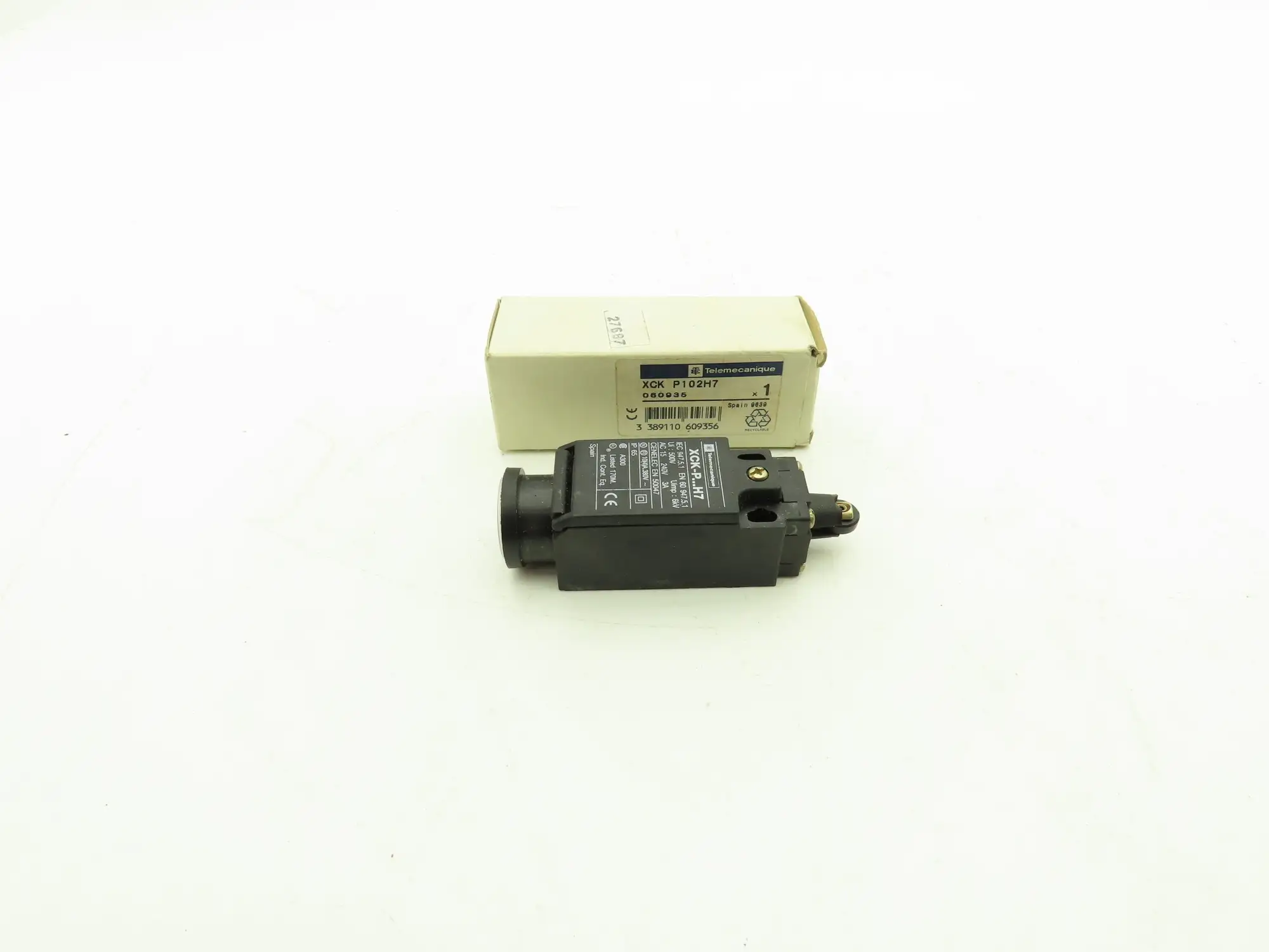 Telemecanique XCK P102H7 Limit Switch Roller Plunger 240vac 3A