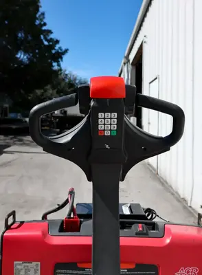 USED RAYMOND 8210