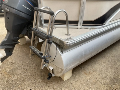 USED 2005 PREMIER 225 LEGEND