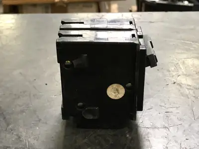 USED SQUARE D HOM235