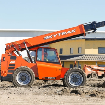 USED 2016 SkyTrak 6042