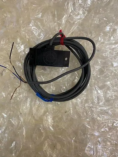 OMRON E2K-F10MC2 CAPACITIVE PROXIMITY SWITCH