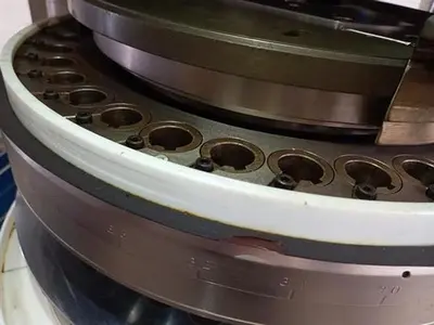 Courtoy model R150e 36 station tablet press