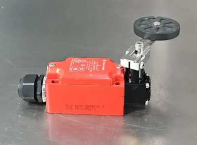 USED Allen-Bradley 440P-MRRB22E /A GuardMaster Limit Switch