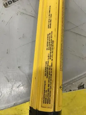USED BANNER ENGINEERING SLPE25-1110P8