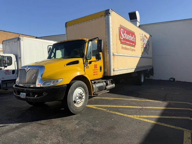 Used 2006 INTERNATIONAL 4300SBA4X2 Box trucks Ohio US | Miedema Asset Management Group #1578142