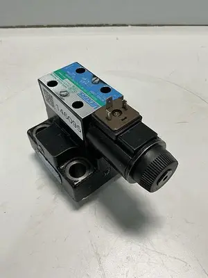 USED VICKERS DG4V-3S-7A-M-U-HL7-60-EN490