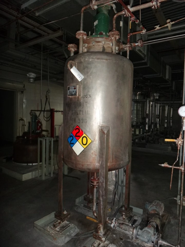 450 Gallon 304 Stainless Vertical Tank with Agitator on Load Cel