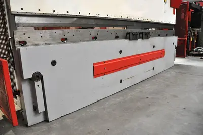 USED BEYELER BYSTRONIC PR6 200 TON X 4100 MM CNC