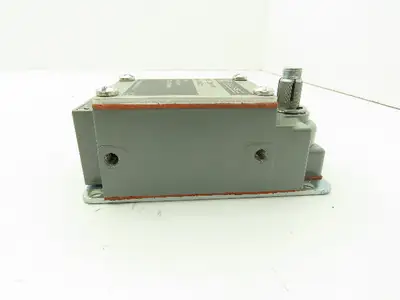 Square D HL1000WS2M2 Limit Switch 600V 20A Type L 1/2" NPT Connection