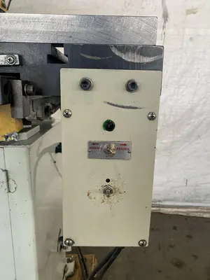 KBC MACHINERY BAV-700PF VERTICAL BANDSAW W/ POWERFEED. STOCK #0679824