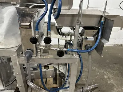 Vibratory Conveyor with Spray Nozzles