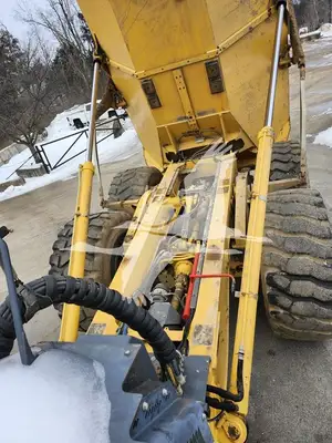 USED 2017 BELL B40E