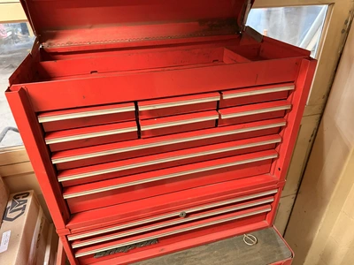 Used SNAP-ON 3 TOOL BOX SET INCLUDES ROLL AROUND, AND 2 ADDITIONAL STACKED TOOL BOXES. Tool Box Michigan US | Miedema Asset Management Group #1353219