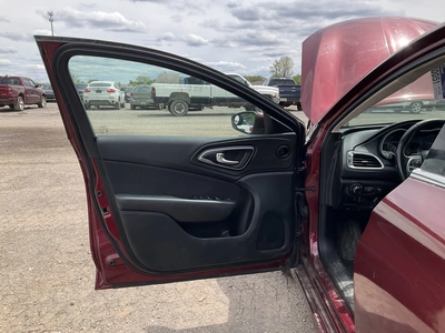 USED 2015 CHRYSLER 200