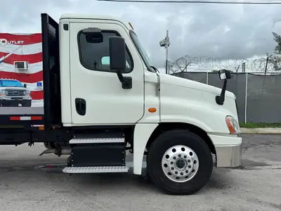 Used 2018 FREIGHTLINER CASCADIA Conventional trucks Florida US | Truck and Van Outlet #1509230