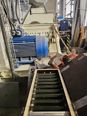 USED HOSOKAWA TWO-STAGE PLASTIC SHREDDING AND GRANULATION SYSTEM