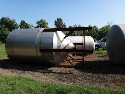 4,390 Gallon Stainless Steel Vertical Tank