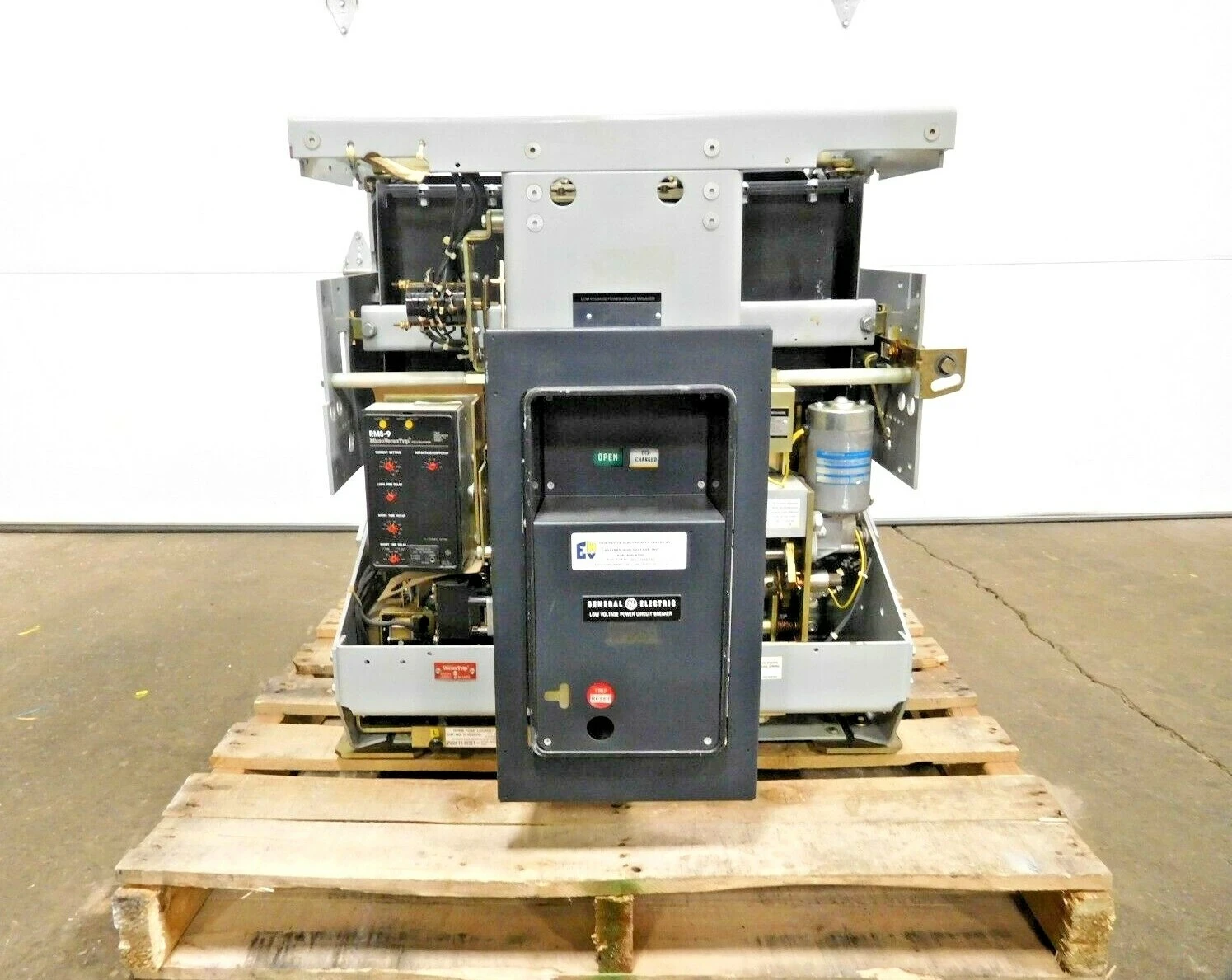 Used GE AKR-7F-100 Circuit Breakers Ohio US | Equipment Recovery Corp. #1329730
