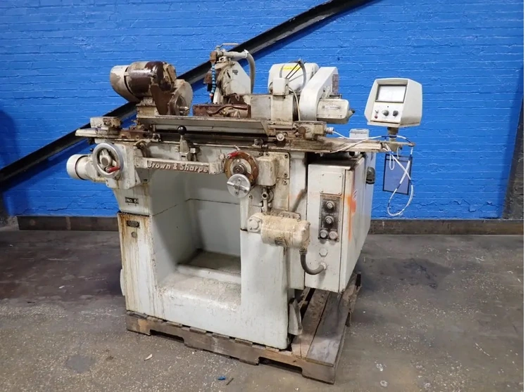Used 1967 Brown & Sharpe #5, 1967, LATER FLAT TABLE, AUTO CYCLE Cylindrical Grinders Including Plain & Angle Head New Jersey US | Machinery Values #302794