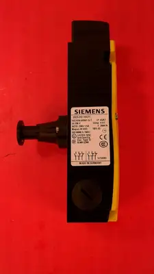SIEMENS INTERLOCK SWITCH 3SE5312-1SG11 AC15 230V 1.5A 24VDC. 5B