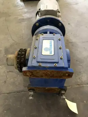 MOTOVARIO 0052804 5.3/6.1HP Gearmotor 1440/1740RPM 68.6:1 230/400V 460V 3PH