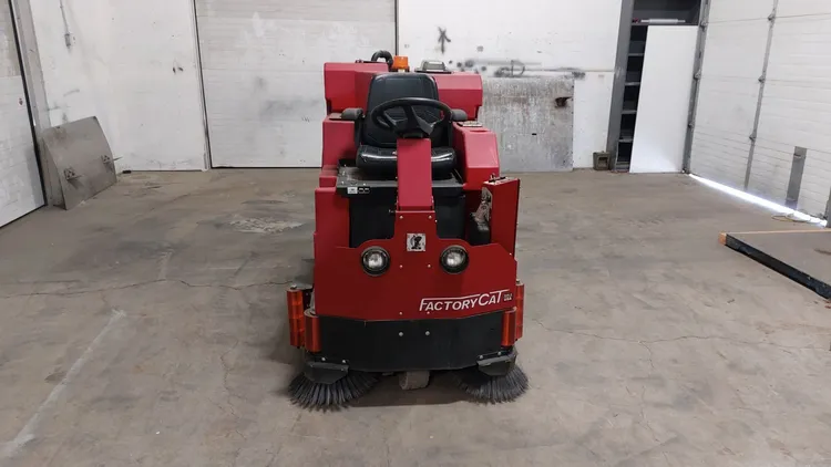 Used 2015 FACTORY CAT 40-C Sweepers Ontario CA | Platinum Group #361516