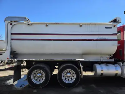 USED 2015 PETERBILT 579