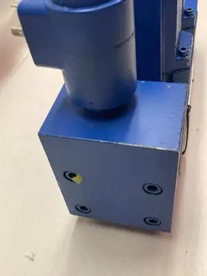 Used MOOG D661-3702E Solenoid Valves Ohio US | Surplus Asset Holdings #1295771