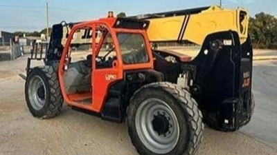 USED 2022 JLG 742